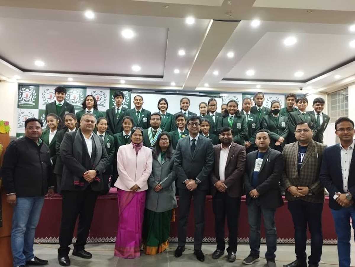 दिल्ली वर्ल्ड स्कूल में इंटरैक्ट क्लब बनाकर बच्चों को सामाजिक कार्य के लिए किया प्रेरित